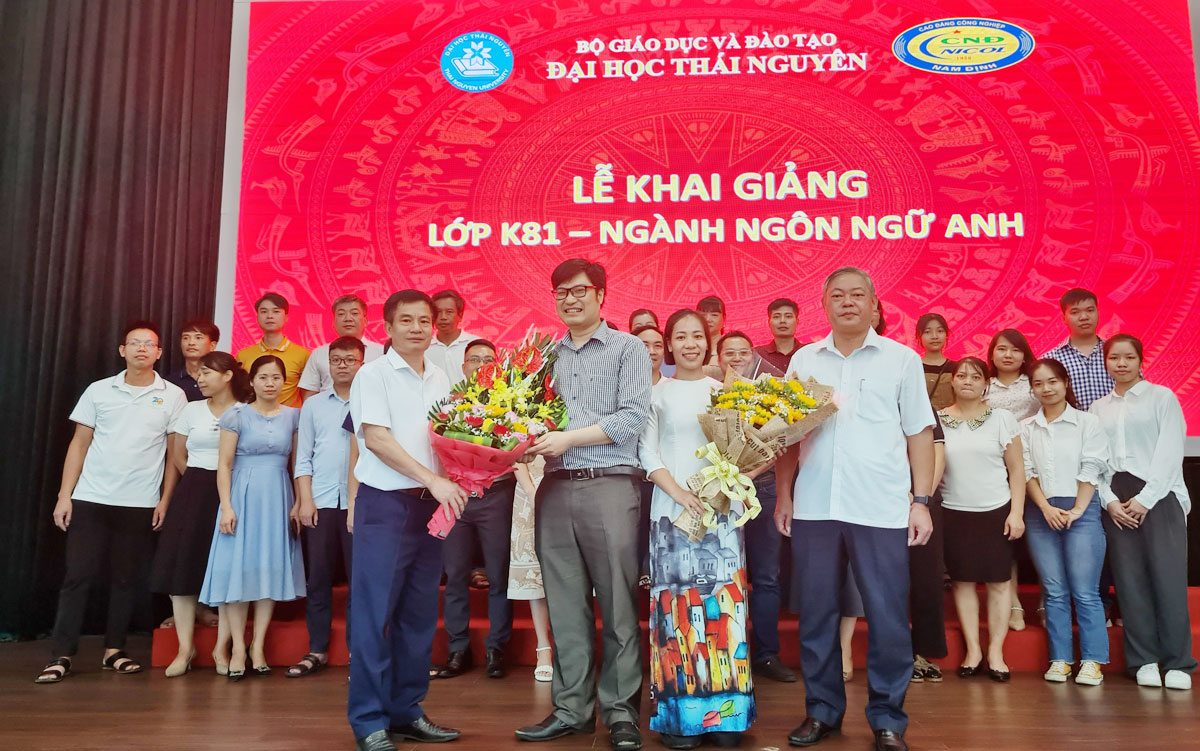 Lễ khai giảng lớp Đại học ngành Ngôn ngữ Anh K81