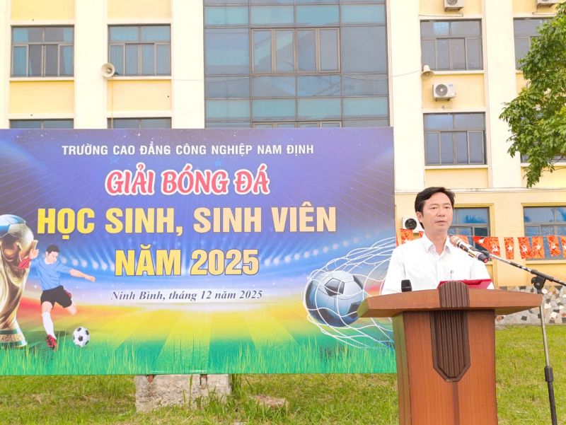 SÔI NỔI GIẢI BÓNG ĐÁ SINH VIÊN TRƯỜNG CAO ĐẲNG CÔNG NGHIỆP NĂM 2025